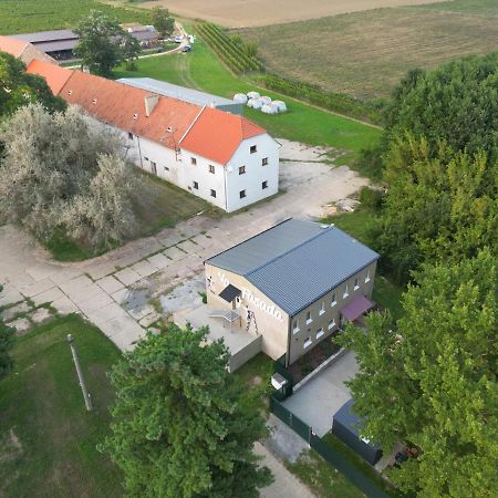 Penzion Nofasada Hotel Bzenec Exterior photo